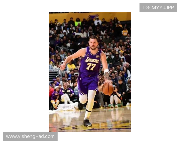 湖人宣东契奇腿筋伤退赛怒踢牌